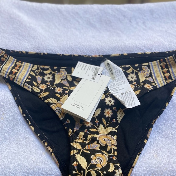 Rip Curl bikini set summer Looks Good on You 🌞👒 - Picture 7 of 12